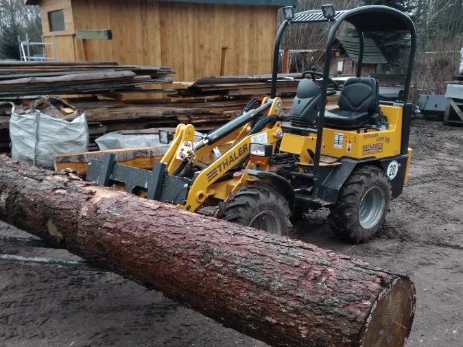 Hout verplaatsen met de knikbesturing
